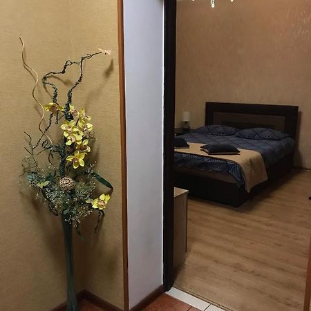 Rent Apartment In The Center Of チェルニーヒウ エクステリア 写真