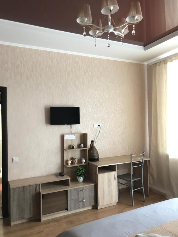 Rent Apartment In The Center Of チェルニーヒウ エクステリア 写真