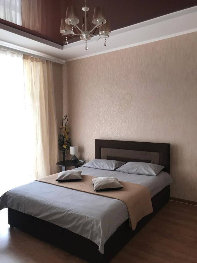 Rent Apartment In The Center Of チェルニーヒウ エクステリア 写真