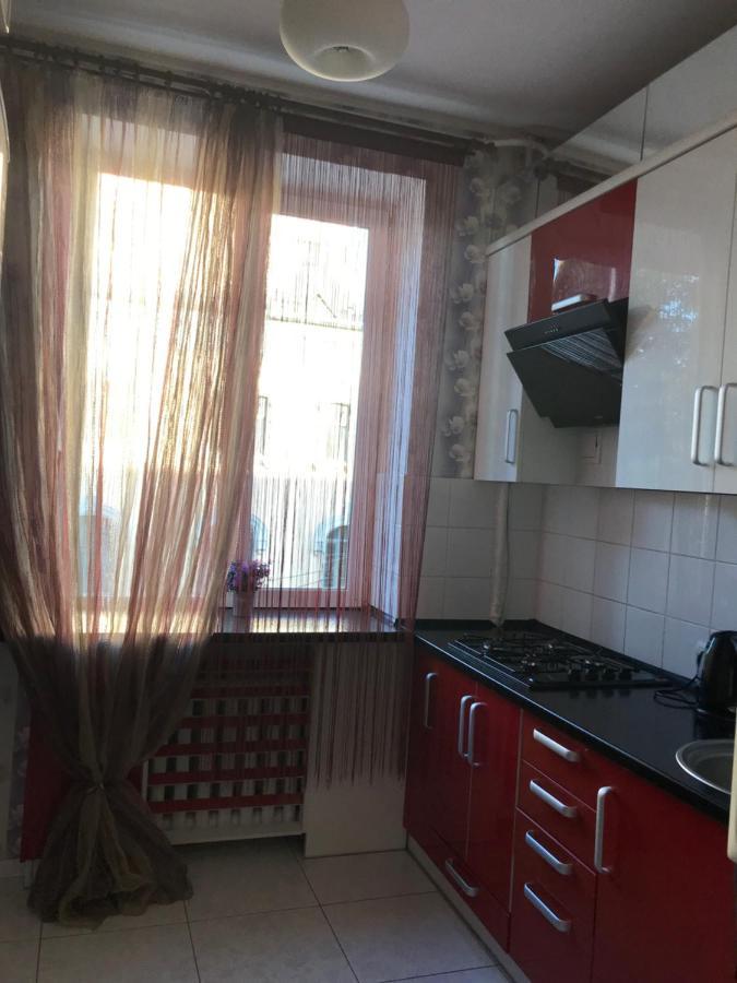 Rent Apartment In The Center Of チェルニーヒウ エクステリア 写真