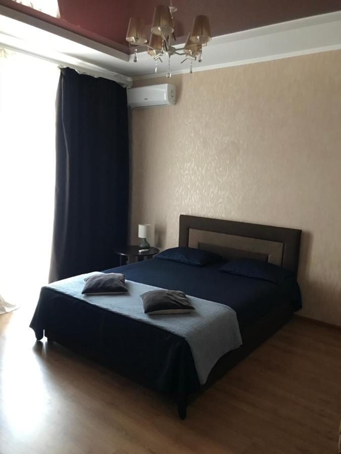 Rent Apartment In The Center Of チェルニーヒウ エクステリア 写真