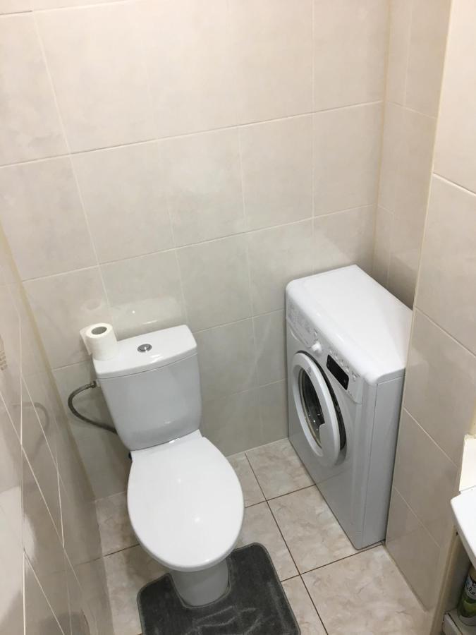Rent Apartment In The Center Of チェルニーヒウ エクステリア 写真